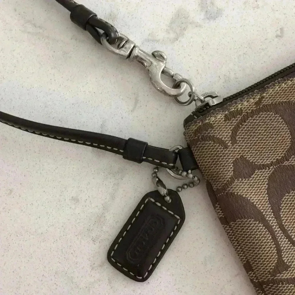 Coach wristlet - Picture 3 of 4